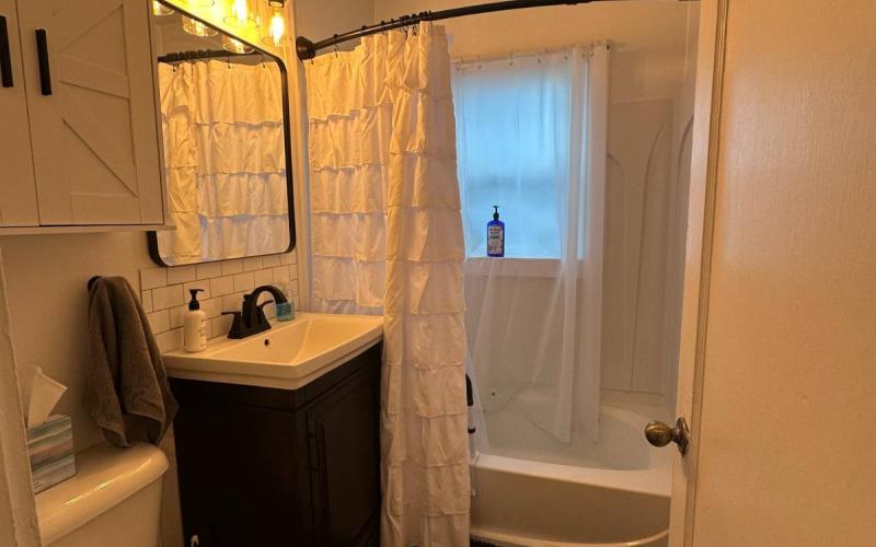 Main Floor Full Bath