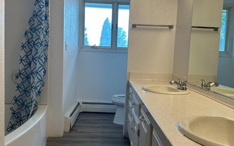 Main Floor Full Bath