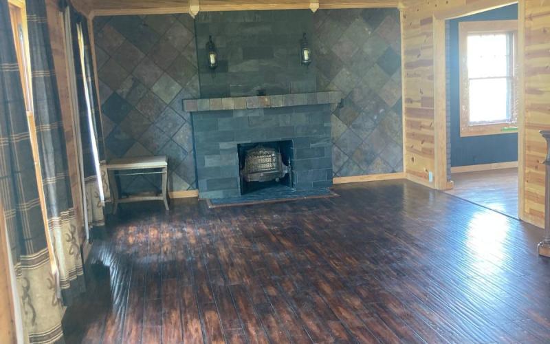 ENTERTAINMENT ROOM
